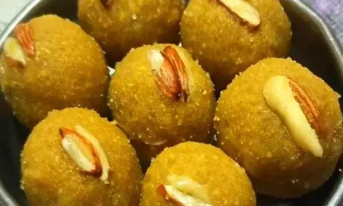 बसंत पंचमी के दिन मां सरस्वती को चढ़ाएं मगज के लड्डू, बनाएं यह रेसिपी आसान तरीके से