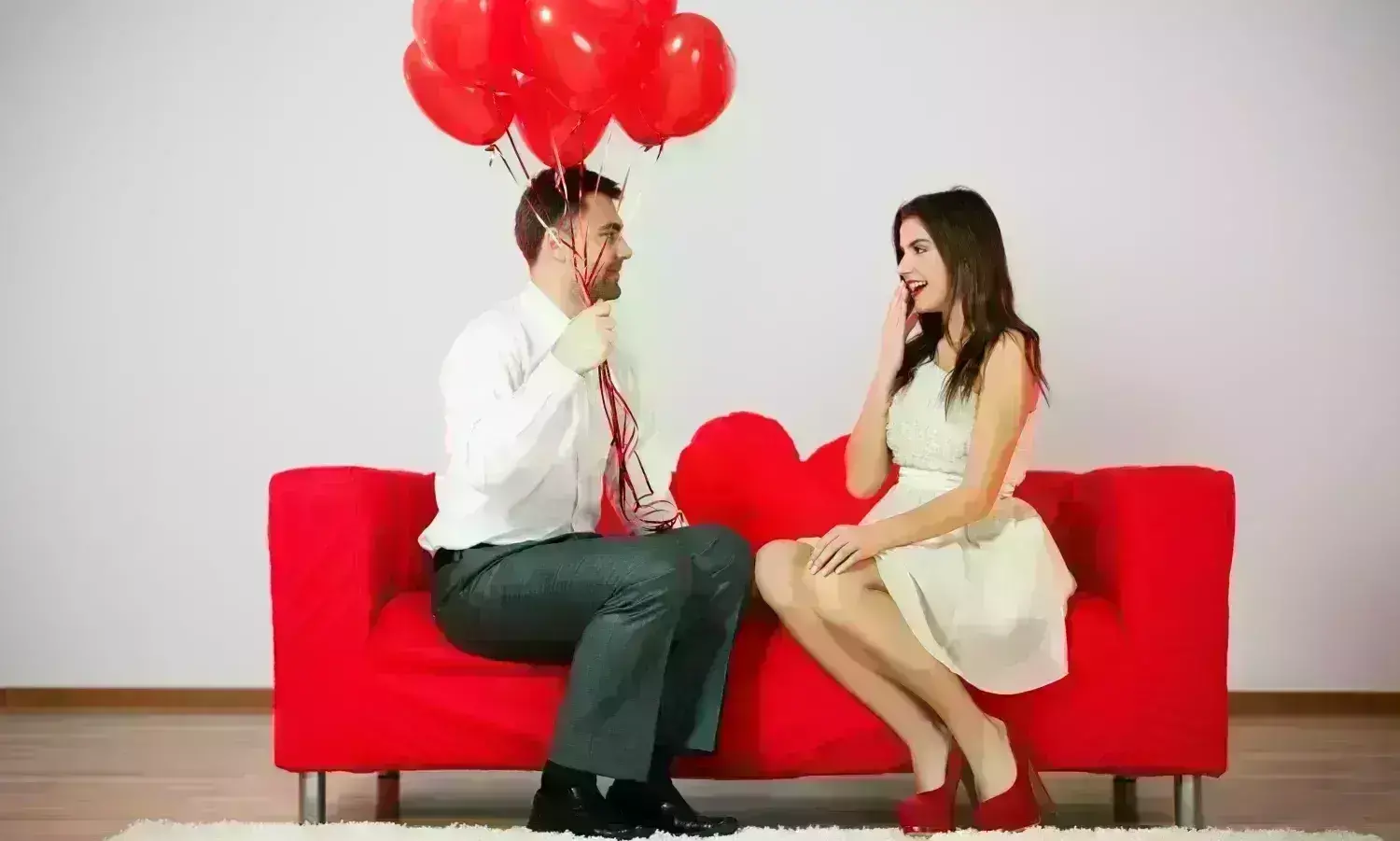 वेलेंटाइन डे पर अपने पार्टनर को कराना है स्पेशल फील तो, शायरी भेजकर या बोलकर करें अपने प्यार का इजहार