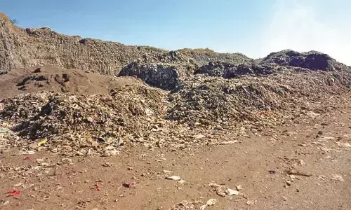 अवधि खत्म फिर भी 50 प्रतिशत कचरे पर नहीं हुई बायोमाइनिंग, जुर्माना भर रही मनपा अवधि खत्म फिर भी 50 प्रतिशत कचरे पर नहीं हुई बायोमाइनिंग, जुर्माना भर रही मनपा