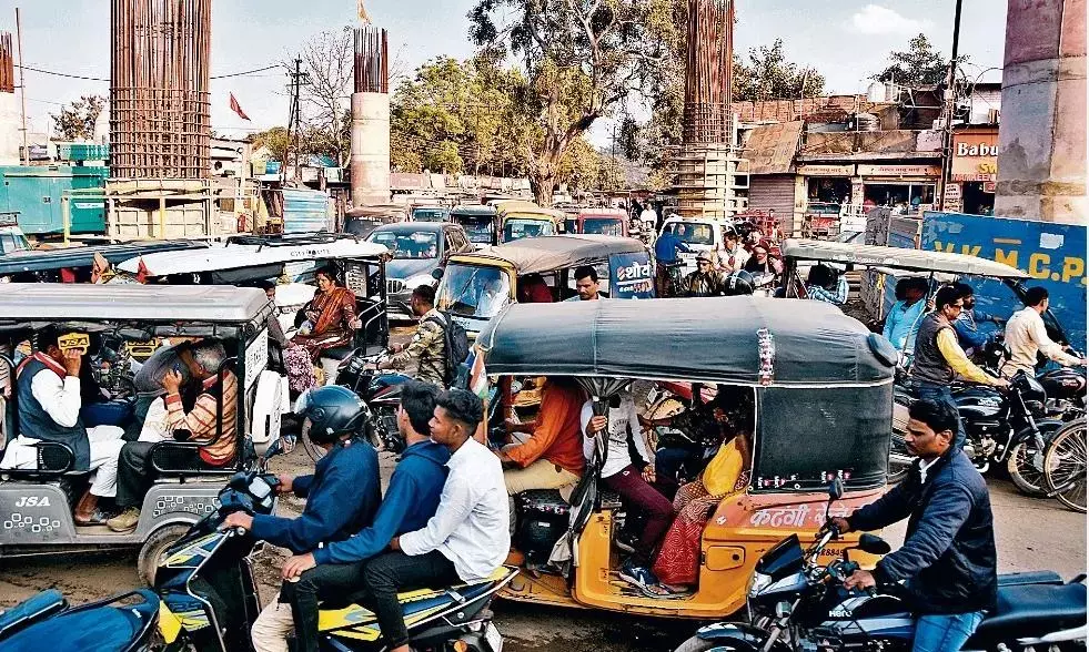 900 मीटर का हिस्सा 6 किमी के फ्लाईओवर पर पड़ रहा भारी