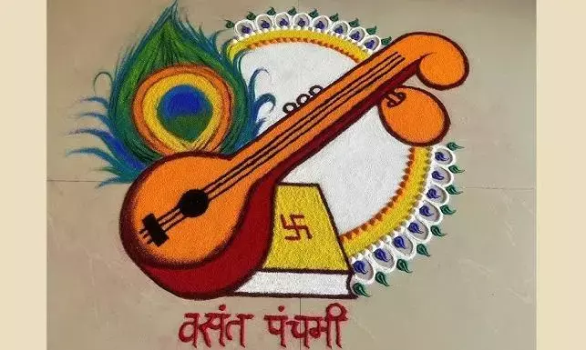 बसंत पंचमी पर खूबसूरत रंगोली से सजाए आंगन, यहां से ले खूबसूरत डिजाइन्स के आइडियाज