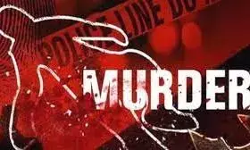पुरानी रंजिश के मामले में एक हिस्ट्रीशीटर को चाकू घोंपकर उतारा मौत के घाट पुरानी रंजिश के मामले में एक हिस्ट्रीशीटर को चाकू घोंपकर उतारा मौत के घाट