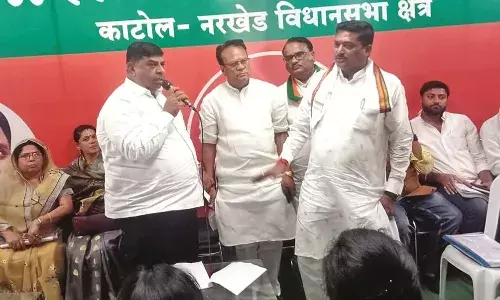 भाजपा का गांव-गांव व घर-घर चलो अभियान, फडणवीस के हाथों विकास कार्यों का भूमिपूजन