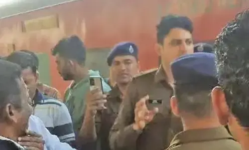 ट्रेन में पानी के लिए यात्रियों का हंगामा, पुरी-अहमदाबाद एक्सप्रेस की घटना ट्रेन में पानी के लिए यात्रियों का हंगामा, पुरी-अहमदाबाद एक्सप्रेस की घटना