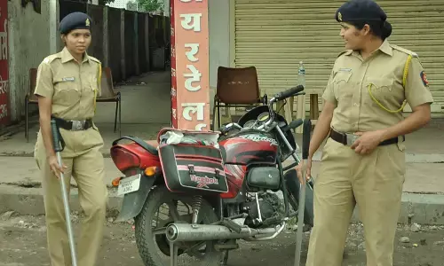 25 मतदान केंद्रों की कमान महिलाओं के हाथ,  बंदोबस्त में भी महिला पुलिस ही रहेगी तैनात 25 मतदान केंद्रों की कमान महिलाओं के हाथ,  बंदोबस्त में भी महिला पुलिस ही रहेगी तैनात