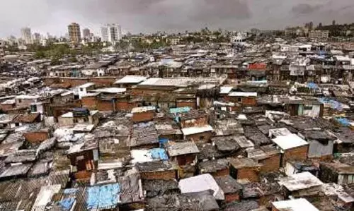 धारावी पुनर्वसन के लिए मांगी जाएगी केंद्र की जमीन, शहद का गांव योजना राज्य में लागू धारावी पुनर्वसन के लिए मांगी जाएगी केंद्र की जमीन, शहद का गांव योजना राज्य में लागू