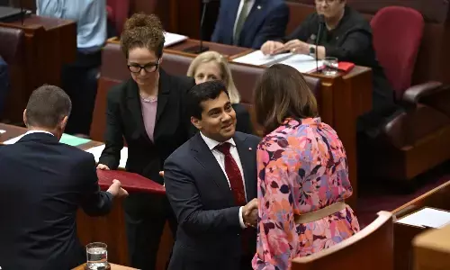 भारतीय मूल के वरुण घोष बने ऑस्ट्रेलिया के नए सीनेटर, भगवद्गीता पर हाथ रख ली पद की शपथ