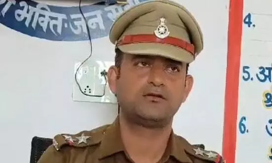 एटीएम बूथ के अंदर कार्ड बदलने के बाद अज्ञात ने निकाली रकम एटीएम बूथ के अंदर कार्ड बदलने के बाद अज्ञात ने निकाली रकम
