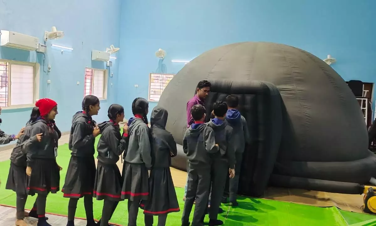 पीएम श्री केंद्रीय विद्यालय पन्ना में हुआ प्लेनेटोरियम शो का आयोजन पीएम श्री केंद्रीय विद्यालय पन्ना में हुआ प्लेनेटोरियम शो का आयोजन