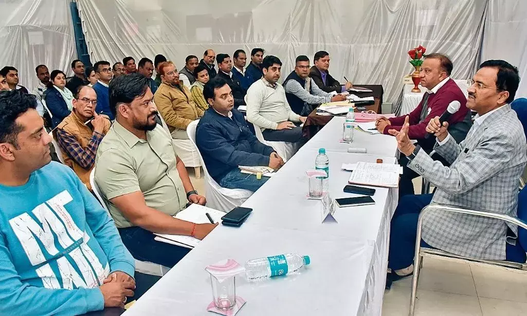 मुख्य अभियंता ने अधिकारियों की ली बैठक, दिए निर्देश