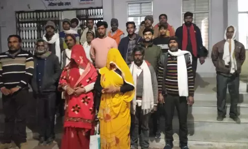 ग्रामीणों ने लगाए सेल्समैन पर अनियमितता के आरोप