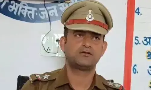 एटीएम बूथ के अंदर कार्ड बदलने के बाद अज्ञात ने निकाली रकम