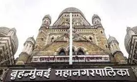 फुटपाथ पर दिव्यांग व्यक्तियों के लिए बाधा बोलार्ड को जल्द हटाएगी बीएमसी