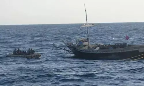 कुवैत से आई संदिग्ध नौका के तीनों आरोपी हिरासत में भेजे, मामला दर्ज कुवैत से आई संदिग्ध नौका के तीनों आरोपी हिरासत में भेजे, मामला दर्ज