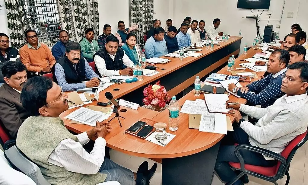 बिजली अधिकारी एक-एक गाँव को गोद लें, समस्याएँ निपटाएँ बिजली अधिकारी एक-एक गाँव को गोद लें, समस्याएँ निपटाएँ