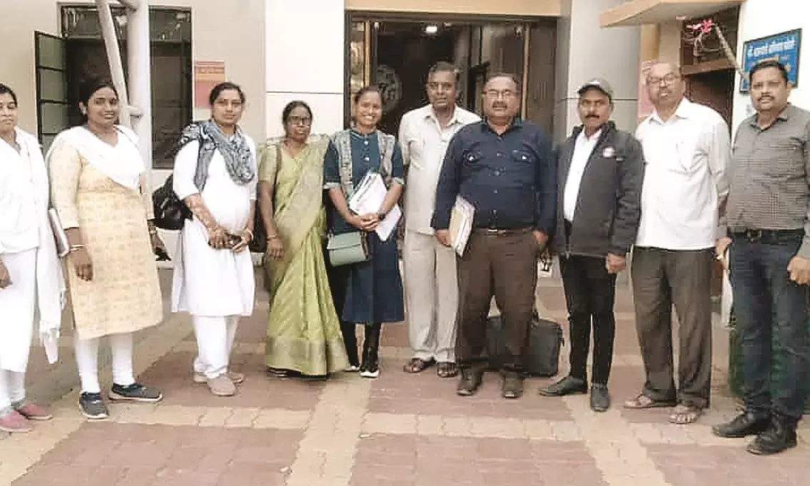 स्वास्थ्य कर्मियों की यात्रा भत्ते की वसूली रोकें, जिला स्वास्थ्य अधिकारी को ज्ञापन
