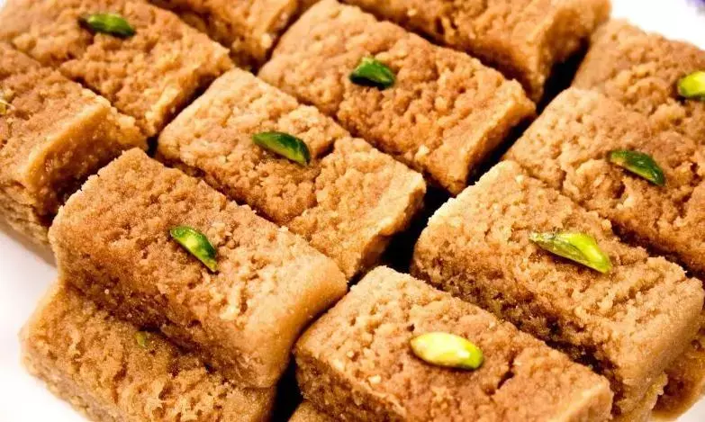 इस आसान रेसिपी से बसंत पंचमी पर मीठे में बनाएं मिल्क केक