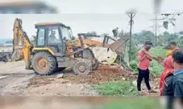 अतिक्रमण पर कोर्ट सख्त, कहा-हमारे लिए मानव जीवन अधिक महत्वपूर्ण,स्पष्टीकरण न दें अतिक्रमण पर कोर्ट सख्त, कहा-हमारे लिए मानव जीवन अधिक महत्वपूर्ण,स्पष्टीकरण न दें