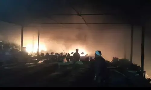 एमपीईबी चंदनगांव के एरिया स्टोर में लगी आग एमपीईबी चंदनगांव के एरिया स्टोर में लगी आग