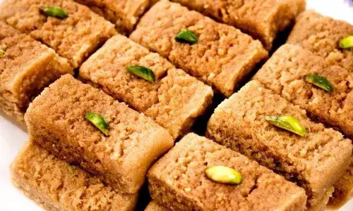 इस आसान रेसिपी से बसंत पंचमी पर मीठे में बनाएं मिल्क केक