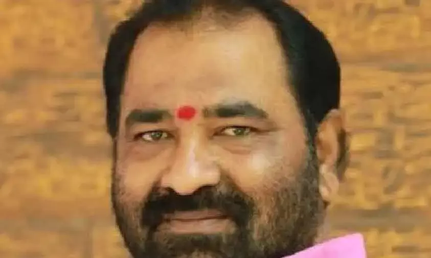 उद्धव के विधायक देशमुख का दावा, फडणवीस ने सूरत में मेरी हत्या की साजिश रची थी