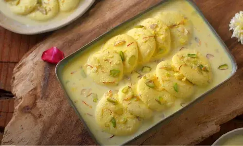 बसंत पंचमी पर मीठे में बनाए रसमलाई, जानिए पूरी रेसिपी बसंत पंचमी पर मीठे में बनाए रसमलाई, जानिए पूरी रेसिपी