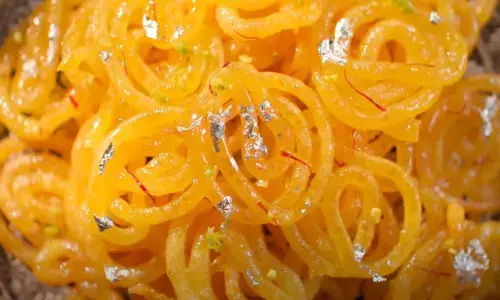 बसंत पंचमी पर लगाए केसरिया जलेबी का भोग, यहां जानें पूरी रेसिपी बसंत पंचमी पर लगाए केसरिया जलेबी का भोग, यहां जानें पूरी रेसिपी