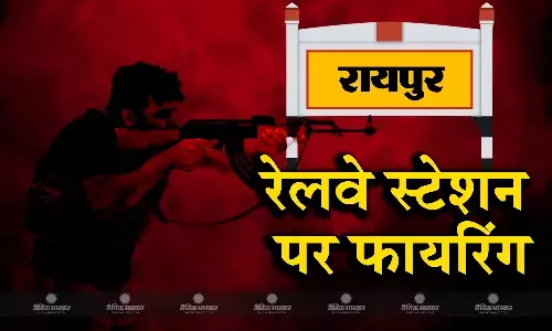 रायपुर रेलवे स्टेशन पर चली गोली, आरपीएसएफ जवान की हुई मौत, एक यात्री भी गंभीर रूप से घायल रायपुर रेलवे स्टेशन पर चली गोली, आरपीएसएफ जवान की हुई मौत, एक यात्री भी गंभीर रूप से घायल
