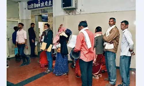 मेडिकल कॉलेज समेत जिला अस्पताल में बढ़ा दबाव मेडिकल कॉलेज समेत जिला अस्पताल में बढ़ा दबाव
