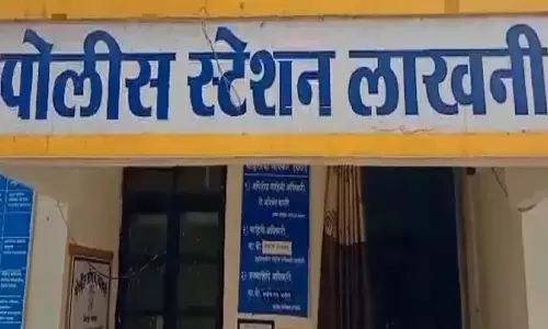 बैंक में युवक को चकमा देकर रकम उड़ाने वाली दो महिलाओं को पुलिस ने किया गिरफ्तार