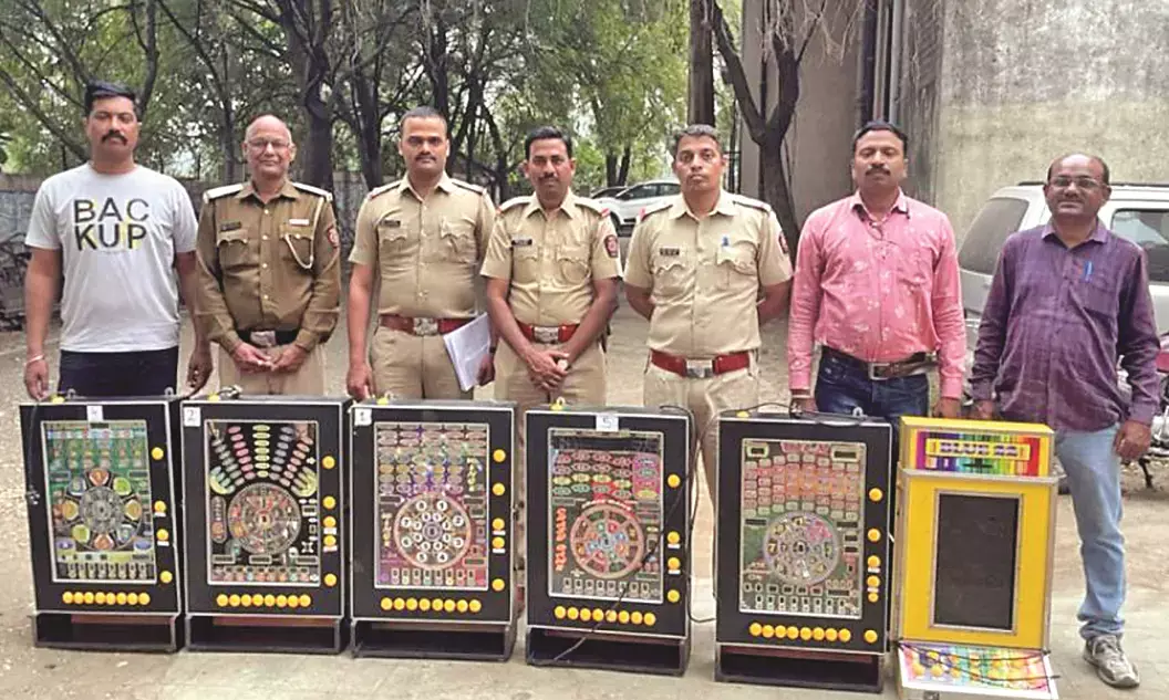 वीडियो गेम पार्लर पर पुलिस का छापा, खिलाया जा रहा था जुआ - मामला दर्ज