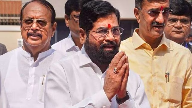 राज्य में बढ़ती गोलीबारी की घटनाओं के बीच मुख्यमंत्री शिंदे की सुरक्षा बढ़ाई गई राज्य में बढ़ती गोलीबारी की घटनाओं के बीच मुख्यमंत्री शिंदे की सुरक्षा बढ़ाई गई