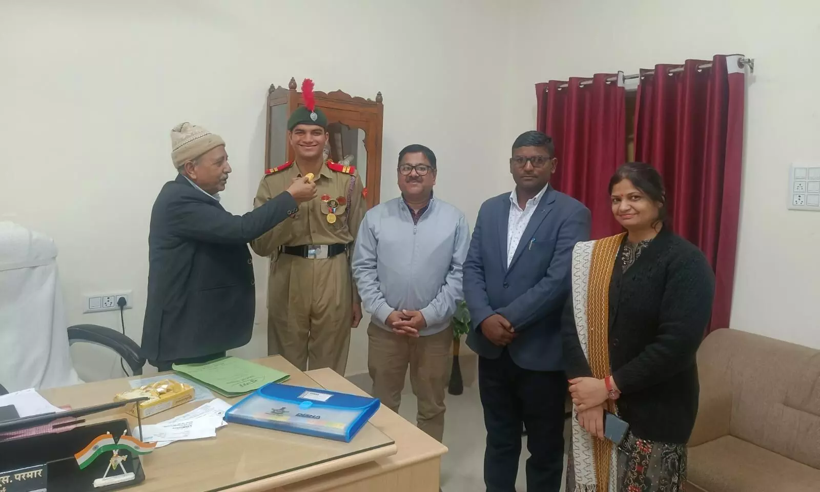 गणतंत्र दिवस परेड दिल्ली में शामिल एनसीसी कैडेट का महाविद्यालय में हुआ सम्मान गणतंत्र दिवस परेड दिल्ली में शामिल एनसीसी कैडेट का महाविद्यालय में हुआ सम्मान