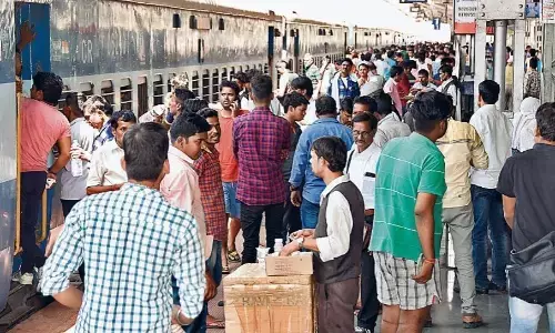 अब महिला टीसी को भी भेज सकते हैं ट्रेनों में, पुरुष टीसी में टारगेट बढ़ने का भय अब महिला टीसी को भी भेज सकते हैं ट्रेनों में, पुरुष टीसी में टारगेट बढ़ने का भय