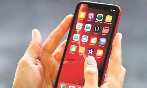 आंगनवाड़ी कर्मचारियों को मिलेंगे नए एंड्राइड मोबाइल, डाटा एंट्री का काम प्रभावित आंगनवाड़ी कर्मचारियों को मिलेंगे नए एंड्राइड मोबाइल, डाटा एंट्री का काम प्रभावित