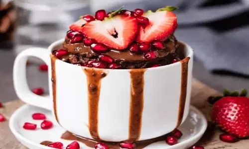 वेलेंटाइन डे पर अपने पार्टनर के लिए बनाएं स्पेशल न्यूटेला मग केक, इस आसान रेसिपी से