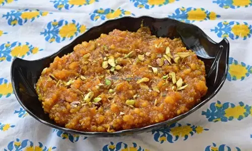 बसंत पंचमी पर मां सरस्वती को लगाए मूंग दाल के हलवे का भोग, जानिए पूरी रेसिपी