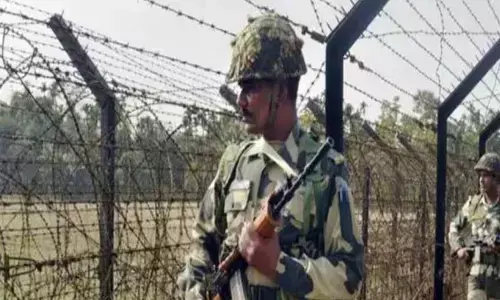 भारत बांग्लादेश बॉर्डर पर हुआ दर्दनाक हादसा, खाई में जिंदा दबे चार मासूम, मौत भारत बांग्लादेश बॉर्डर पर हुआ दर्दनाक हादसा, खाई में जिंदा दबे चार मासूम, मौत