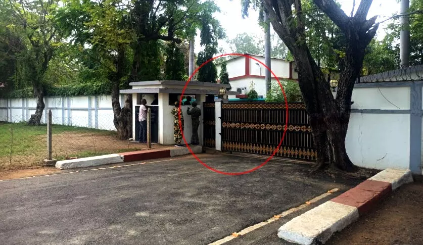 कलेक्टर के बंगले में ही एसआरपीएफ जवान ने खुद को मारी गोली, मृत्यु के पूर्व स्टेट्स बदला कलेक्टर के बंगले में ही एसआरपीएफ जवान ने खुद को मारी गोली, मृत्यु के पूर्व स्टेट्स बदला