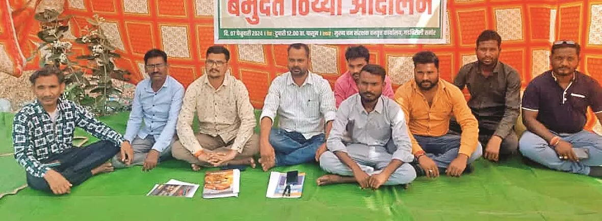 छठवें दिन भी सामाजिक कार्यकर्ताओं के आंदोलन की प्रशासन ने नहीं ली कोई सुध छठवें दिन भी सामाजिक कार्यकर्ताओं के आंदोलन की प्रशासन ने नहीं ली कोई सुध
