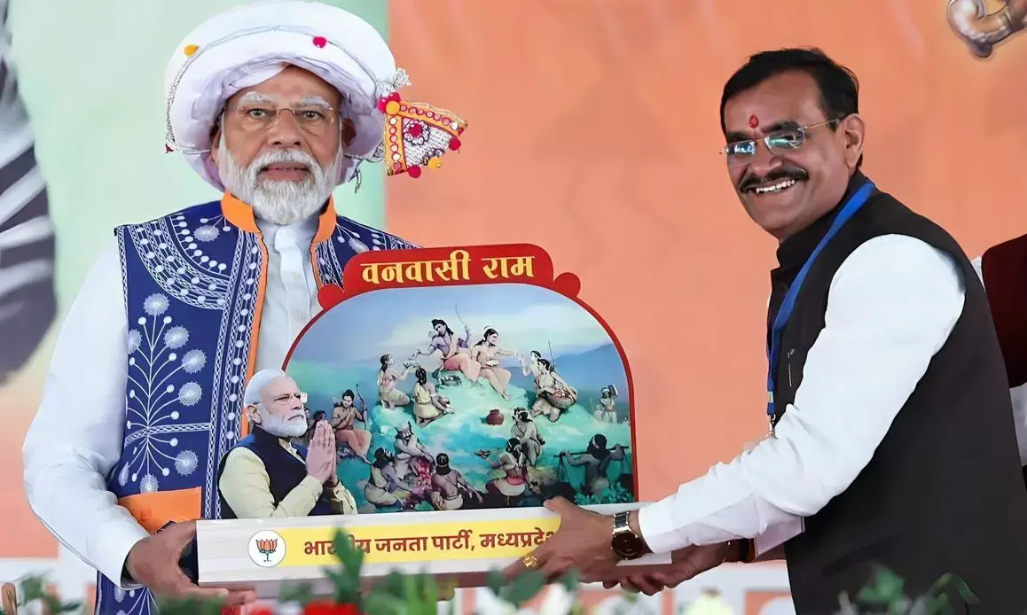 जनजातीय सम्मेलन में शामिल होने पहुंचे प्रधानमंत्री का सांसद ने किया स्वागत