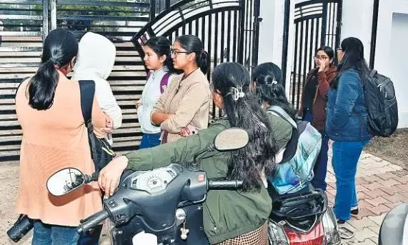 एक दिन कॉलेज नहीं आए तो भेजा 3 दिन की छुट्टी पर