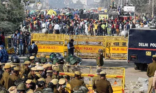 किसान और पुलिस के बीच नहीं थम रहा बवाल, पंजाब-हरियाणा शंभू बॉर्डर पूरी तरह से सील, जिंद खनौरी बॉर्डर पर हुआ लाठी चार्ज