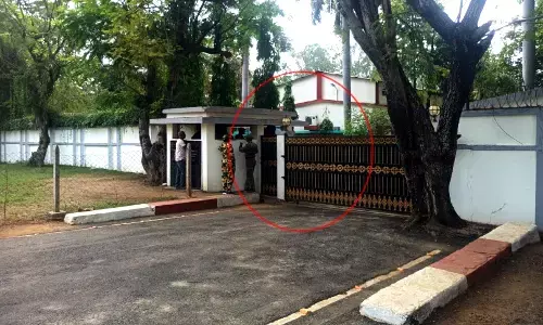 कलेक्टर के बंगले में ही एसआरपीएफ जवान ने खुद को मारी गोली, मृत्यु के पूर्व स्टेट्स बदला