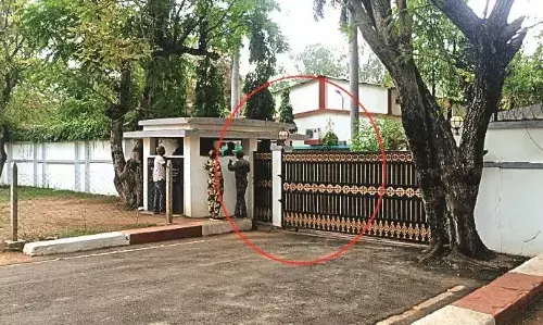 गड़चिरोली कलेक्टर के बंगले में ही एसआरपीएफ के एक जवान ने खुद को मारी गोली