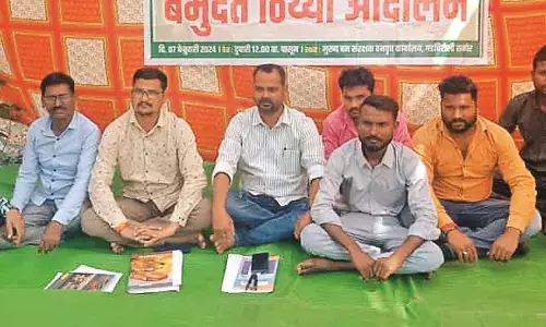 छठवें दिन भी सामाजिक कार्यकर्ताओं के आंदोलन की प्रशासन ने नहीं ली कोई सुध