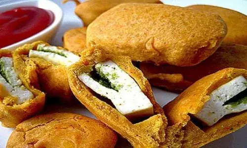 पार्टी में पनीर के पकोड़े बन सकता है आपका बेस्ट डिश, झटपट तैयार करें घर बैठे