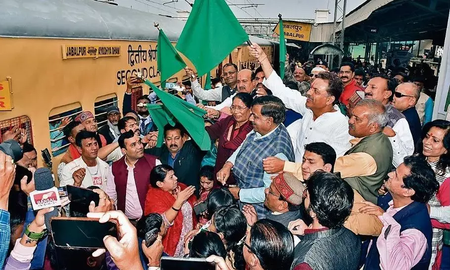 सुमधुर धुन के बीच आस्था से रवाना हुए डेढ़ हजार श्रद्धालु