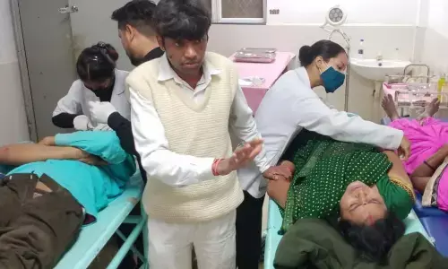 परासिया में बेलगाम लगेज वाहन ने मचाया कोहराम, ८ वाहन क्षतिग्रस्त, १३ घायल