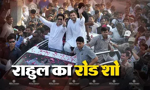 पीएम मोदी के संसदीय क्षेत्र वाराणसी में कांग्रेस के पूर्व अध्यक्ष राहुल गांधी का रोड शो पीएम मोदी के संसदीय क्षेत्र वाराणसी में कांग्रेस के पूर्व अध्यक्ष राहुल गांधी का रोड शो